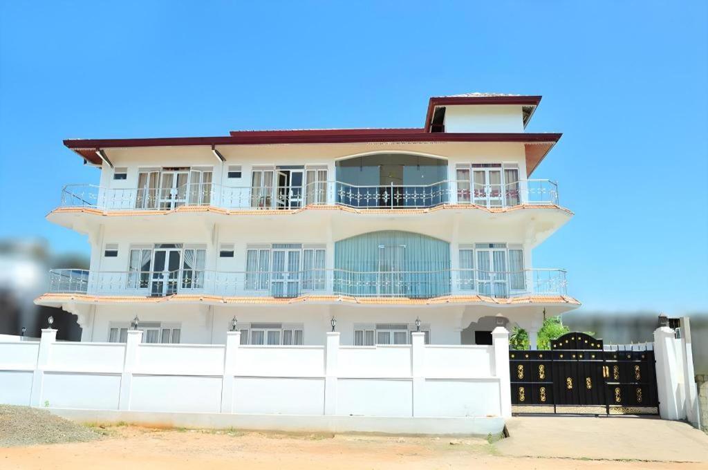 Hotel Glee Trincomalee Eksteriør billede